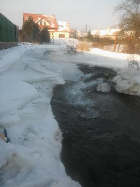 Fotogaléria III. stupeň povodňovej aktivity Valča 10.1.2017 (12) III. stupeň povodňovej aktivity Valča 10.1.2017